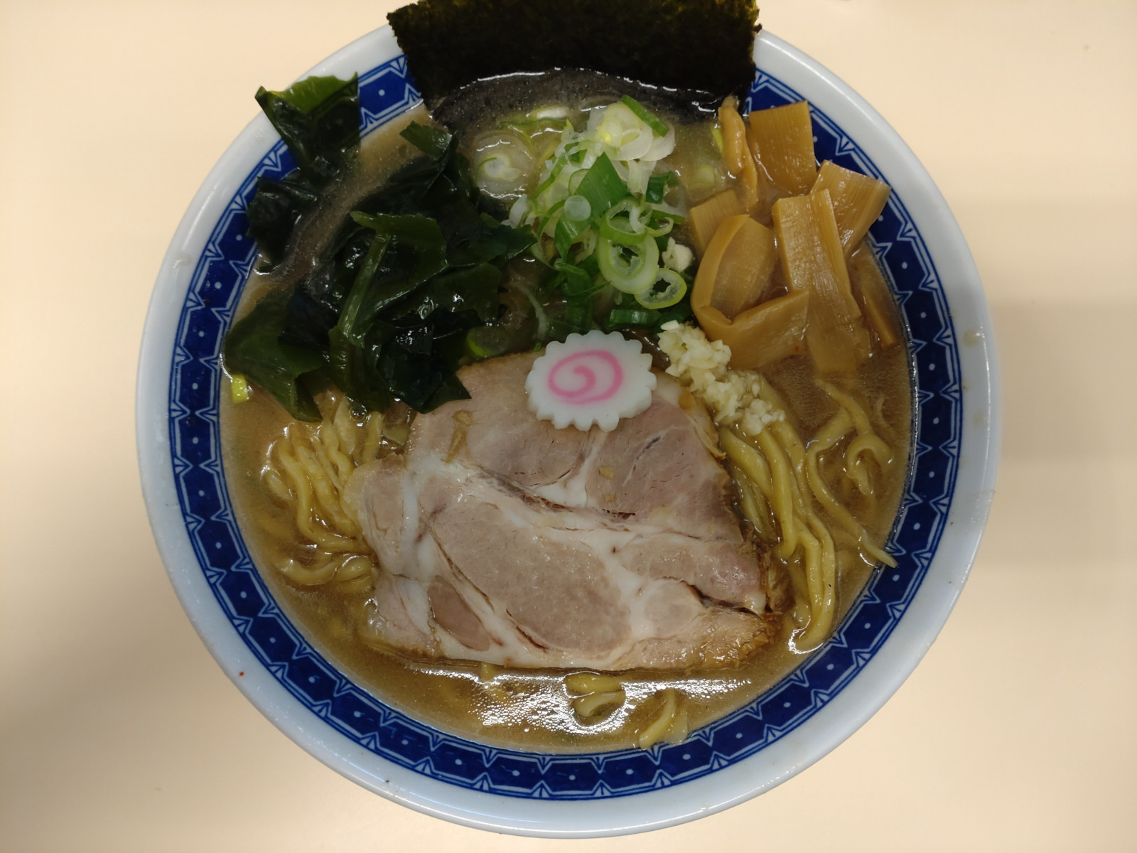 とんこつラーメン(ニンニク少なめ)