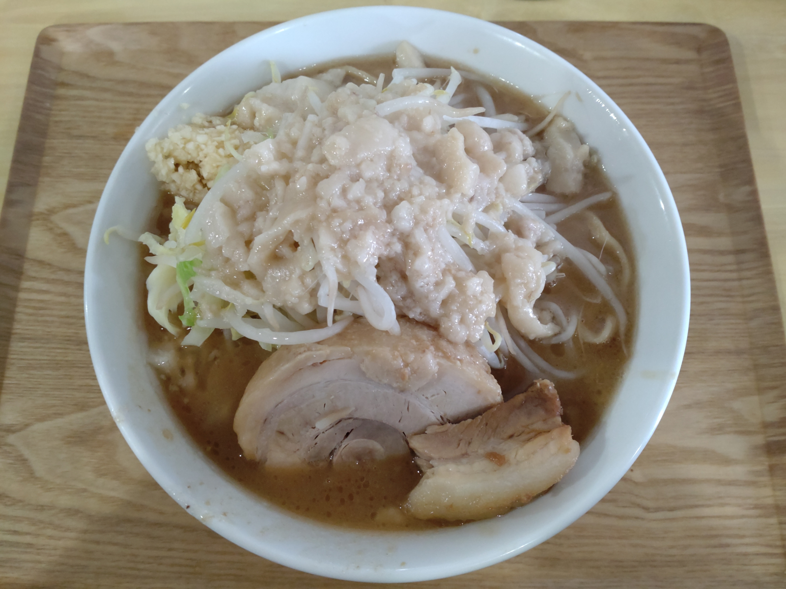 ラーメン並盛(ニンニク少なめアブラ)