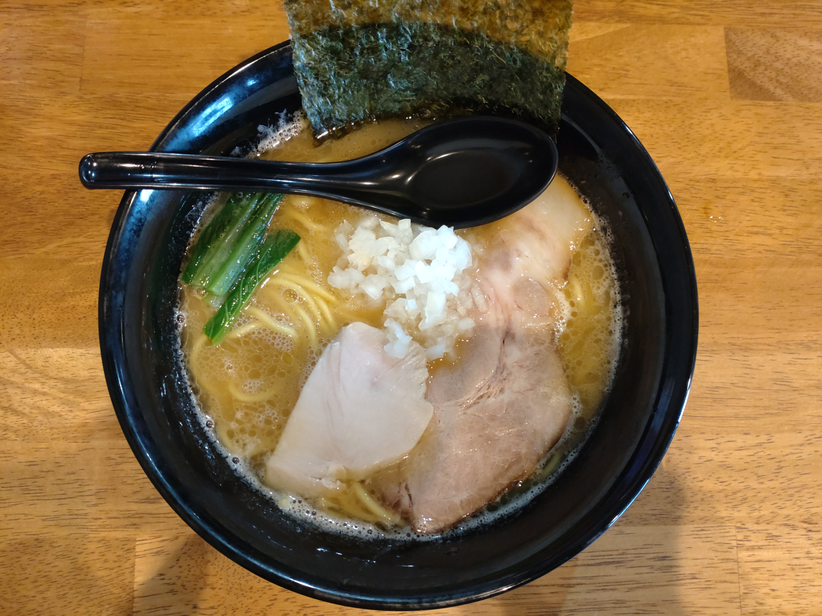 鶏白湯ラーメン