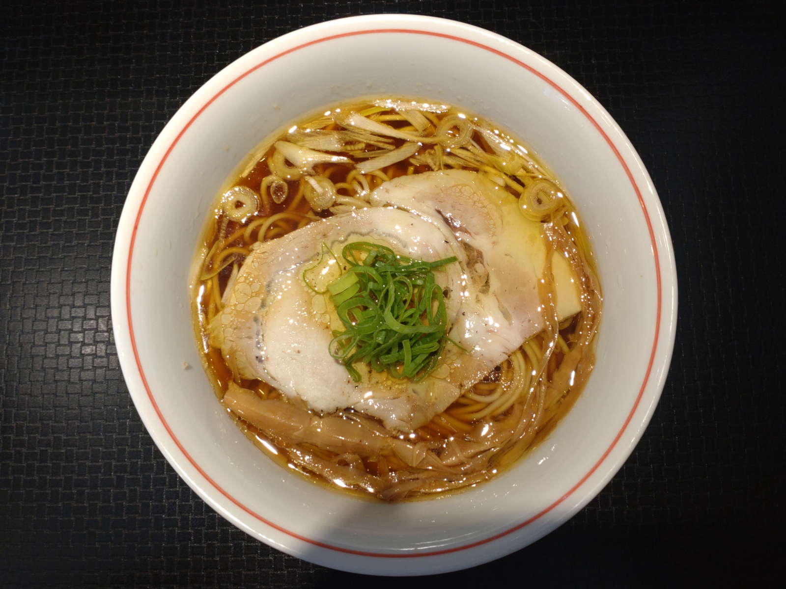 水と鶏醤油ラーメン